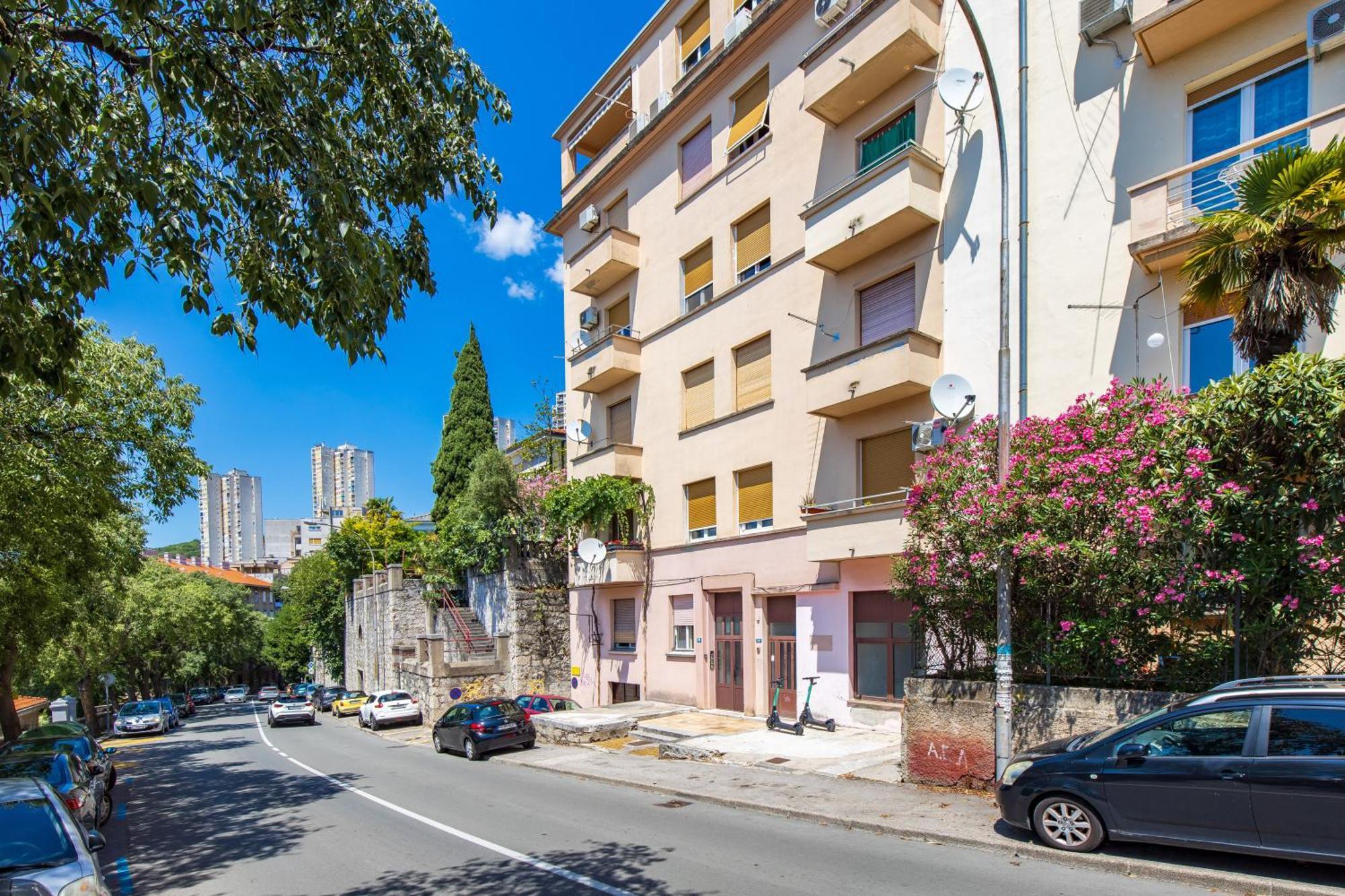 Apartment Tiziano-Belveder With Private Garage Rijeka Exteriör bild